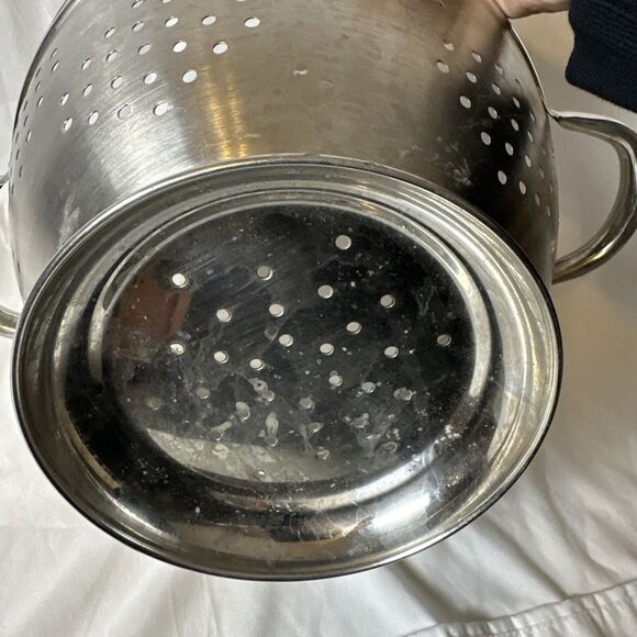 STAINLESS STEEL 18/10 - HEAVY DUTY - 5 Qt. 10" COLANDER WITH HANDLES & BASE‎ - Picture 9 of 12
